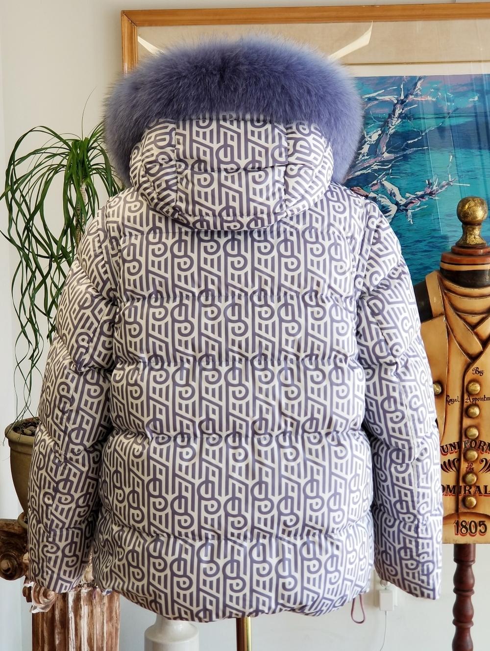 Reversible Goose Down Puffer Jacket with Detachable Sleeves And Fox Fur - Picture 8 of 10